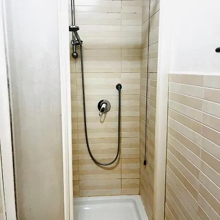 Down-Town Termini Guesthouse בית הארחה *
