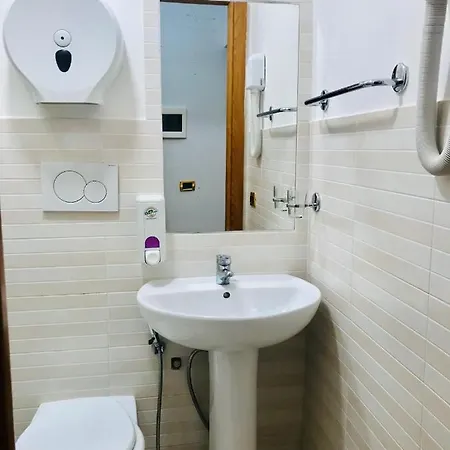 Down-Town Termini Guesthouse בית הארחה *