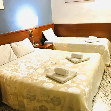 Down-Town Termini Guesthouse בית הארחה *