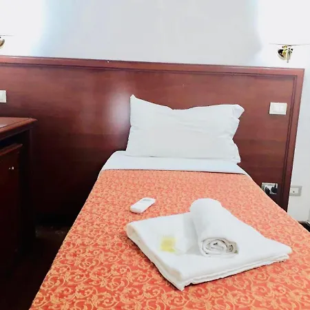 Down-Town Termini Guesthouse רומא